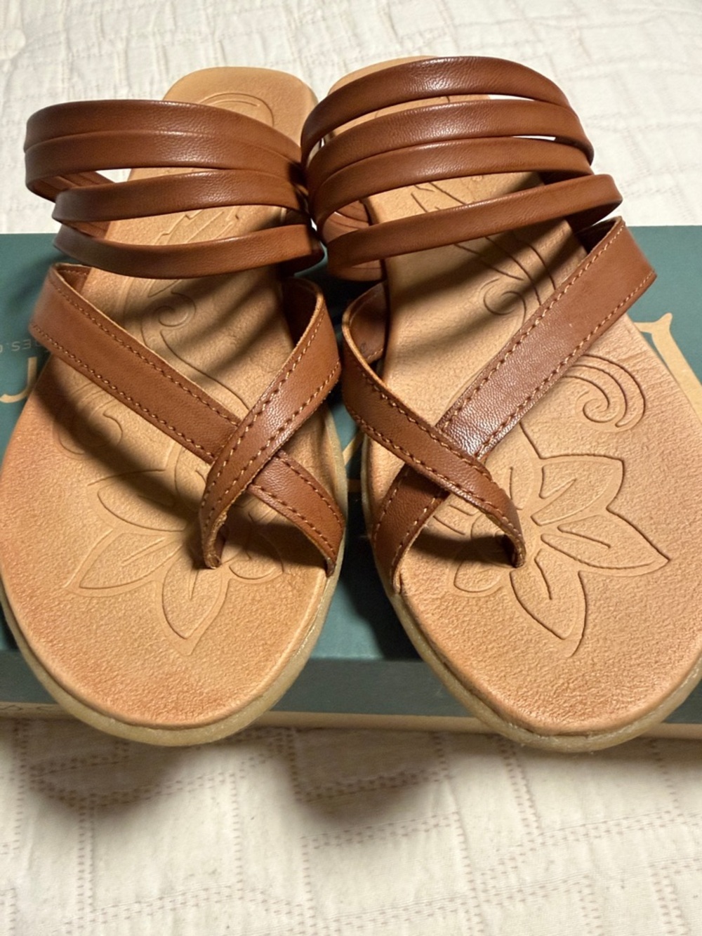 b.o.c. Alisha brown Multi-Strap Toe-Loop Sandals - Picture 10 of 12